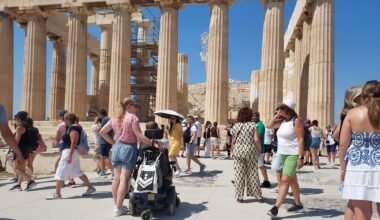 War might actually benefit Greek tourism, says Deutsche Bank