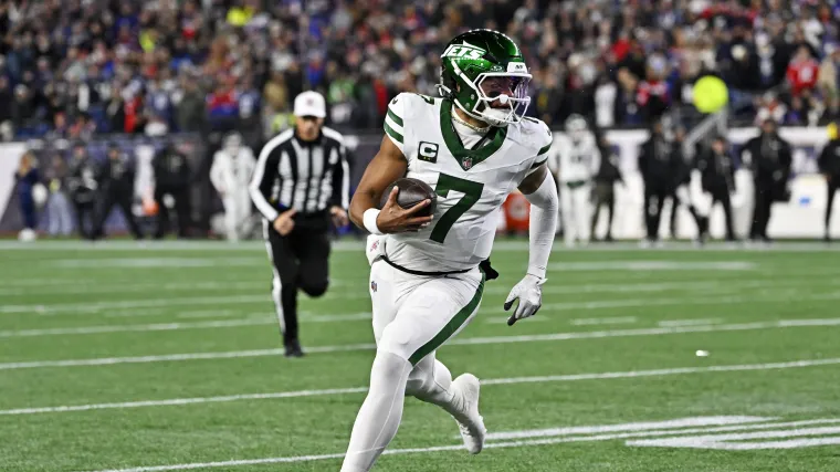 Chiefs reveal perfect rationale for Justin Fields signing image
