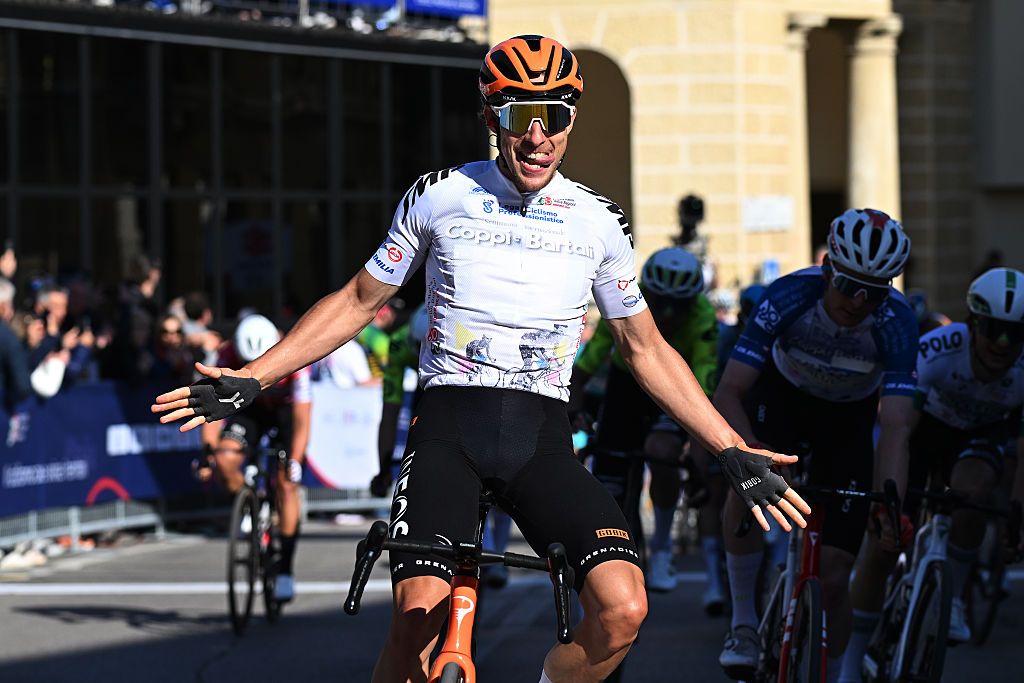2026 Coppi e Bartali: Axel Laurance claims stage 4, and the lead