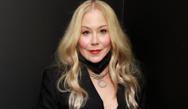 Christina Applegate reveals why she ditched Brad Pitt for a rockstar during awards show