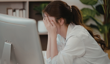 8 workplace behaviors that quietly signal soameone is burning out long before they say anything about it