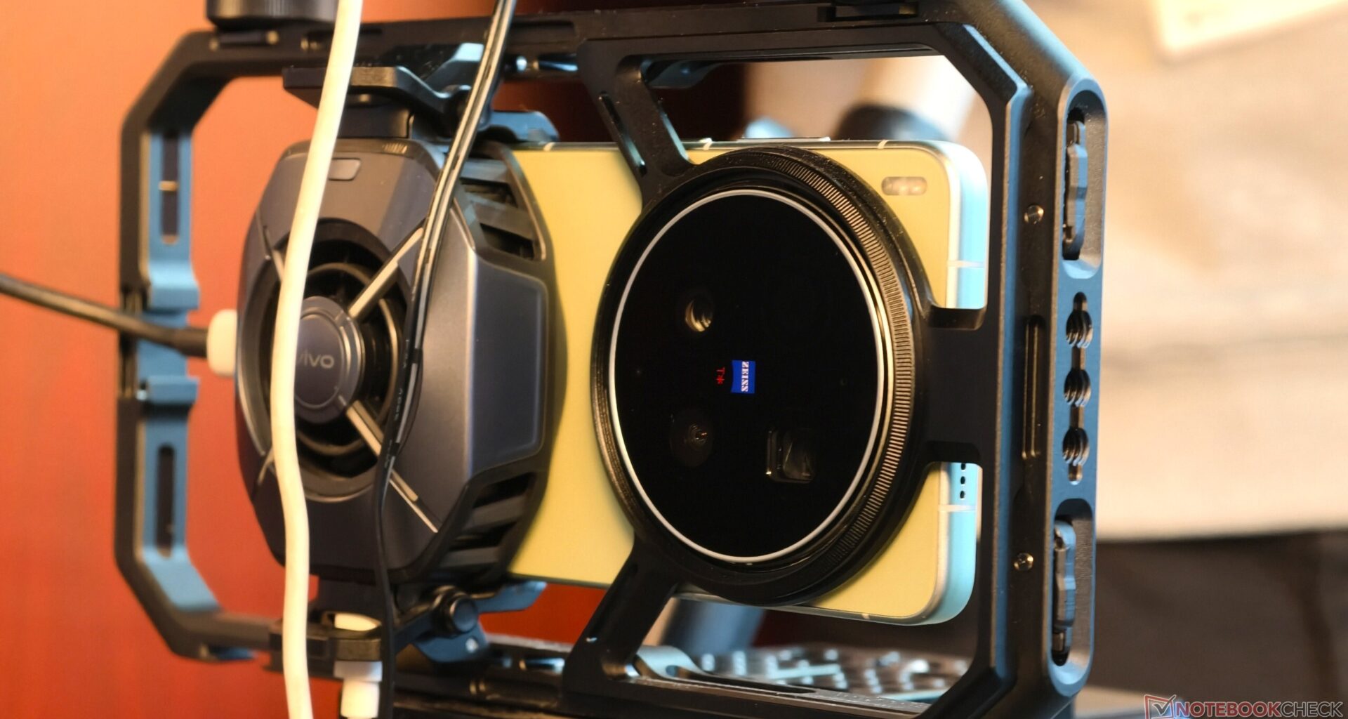 Vivo X300 Ultra brings professional stabilization to the new telephoto