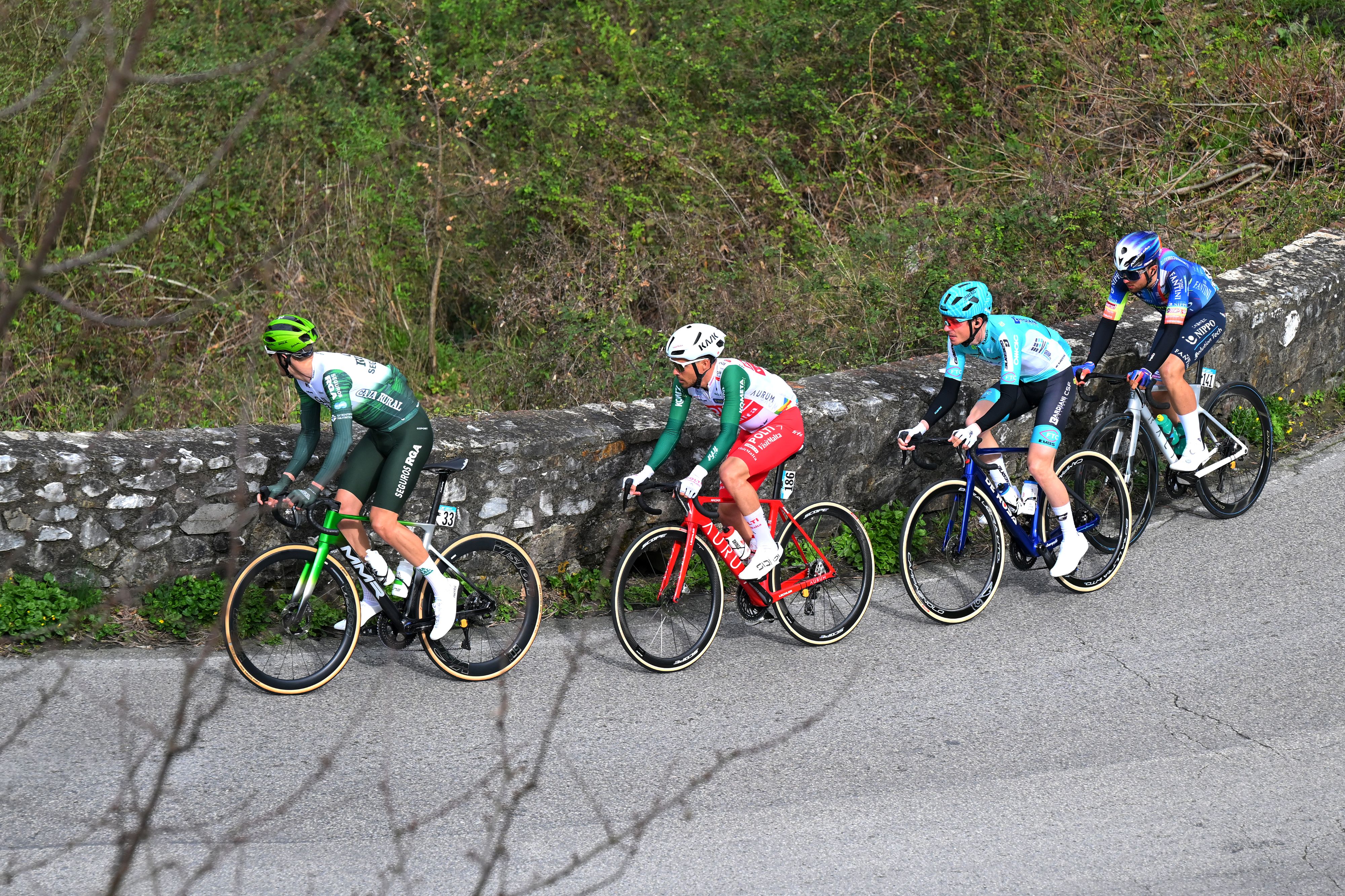 Break on stage 2 of Tirreno-Adriatico 2026