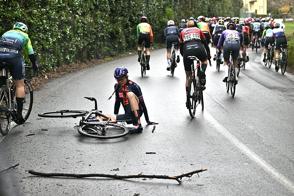 CITTIGLIO, ITALY - MARCH 15: Megan Arens of Netherlands and Team Picnic PostNL crashes during the 27th Trofeo Alfredo Binda - Comune di Cittiglio 2026 a 152.7km one dat race from Luino to Cittiglio / #UCIWWT / on March 15, 2026 in Cittiglio, Italy. (Photo by Luc Claessen/Getty Images)