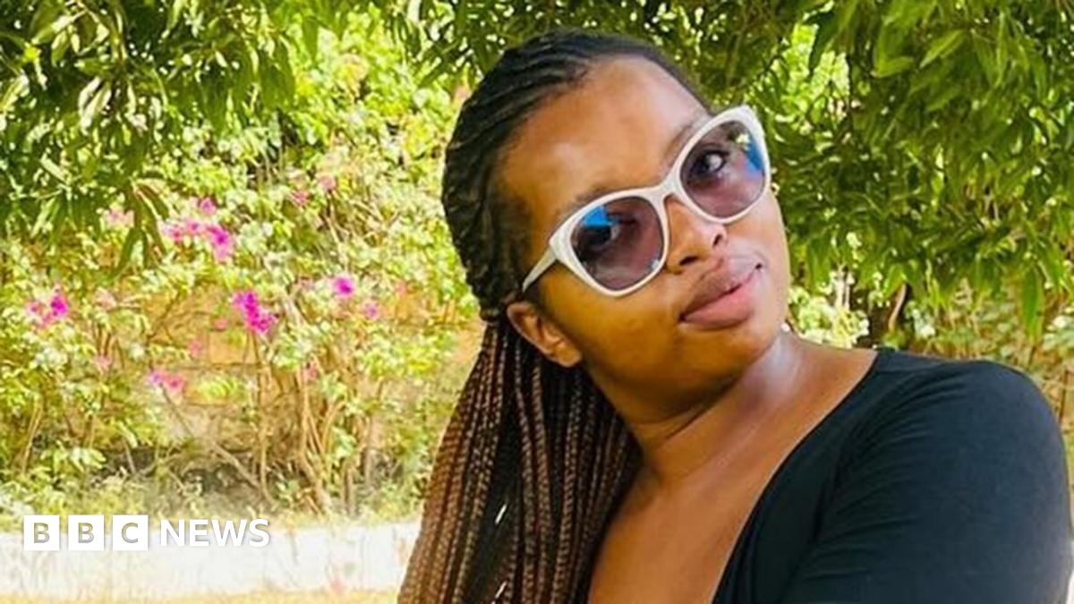 Naomi Kuria taking a mirror selfie