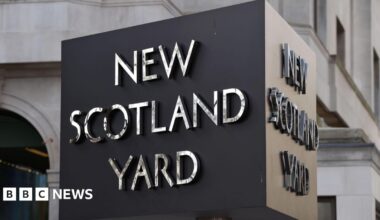 Sign reading 'New Scotland Yard'