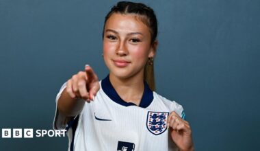 17-year-old midfielder Parkinson named in Wiegman's England squad