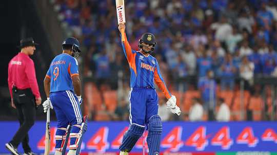 abhishek-sharma-and-sanju-samson-plundered-92-in-the-powerplay-of-a-wc-final