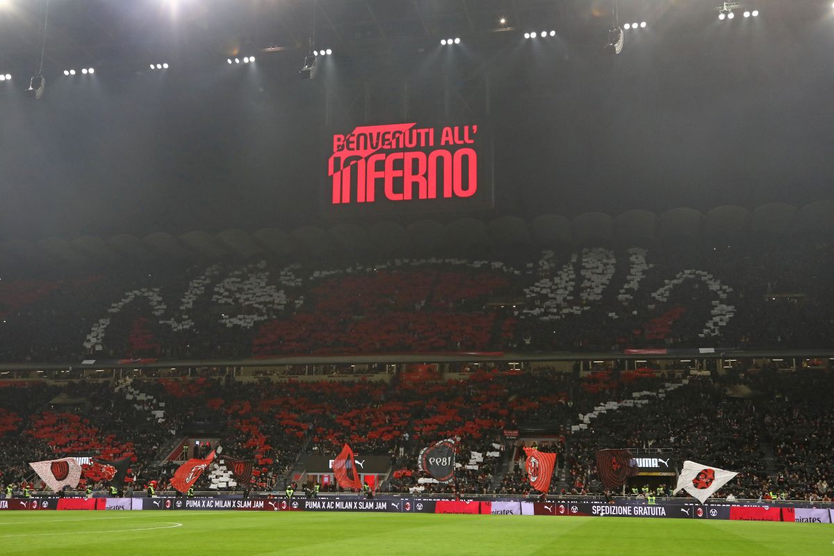 MILAN, ITALY - MARCH 08: The AC Milan fans show their support during the Serie A match between AC Milan and FC Internazionale at Giuseppe Meazza Stadium on March 08, 2026 in Milan, Italy. (Photo by Marco Luzzani/Getty Images)