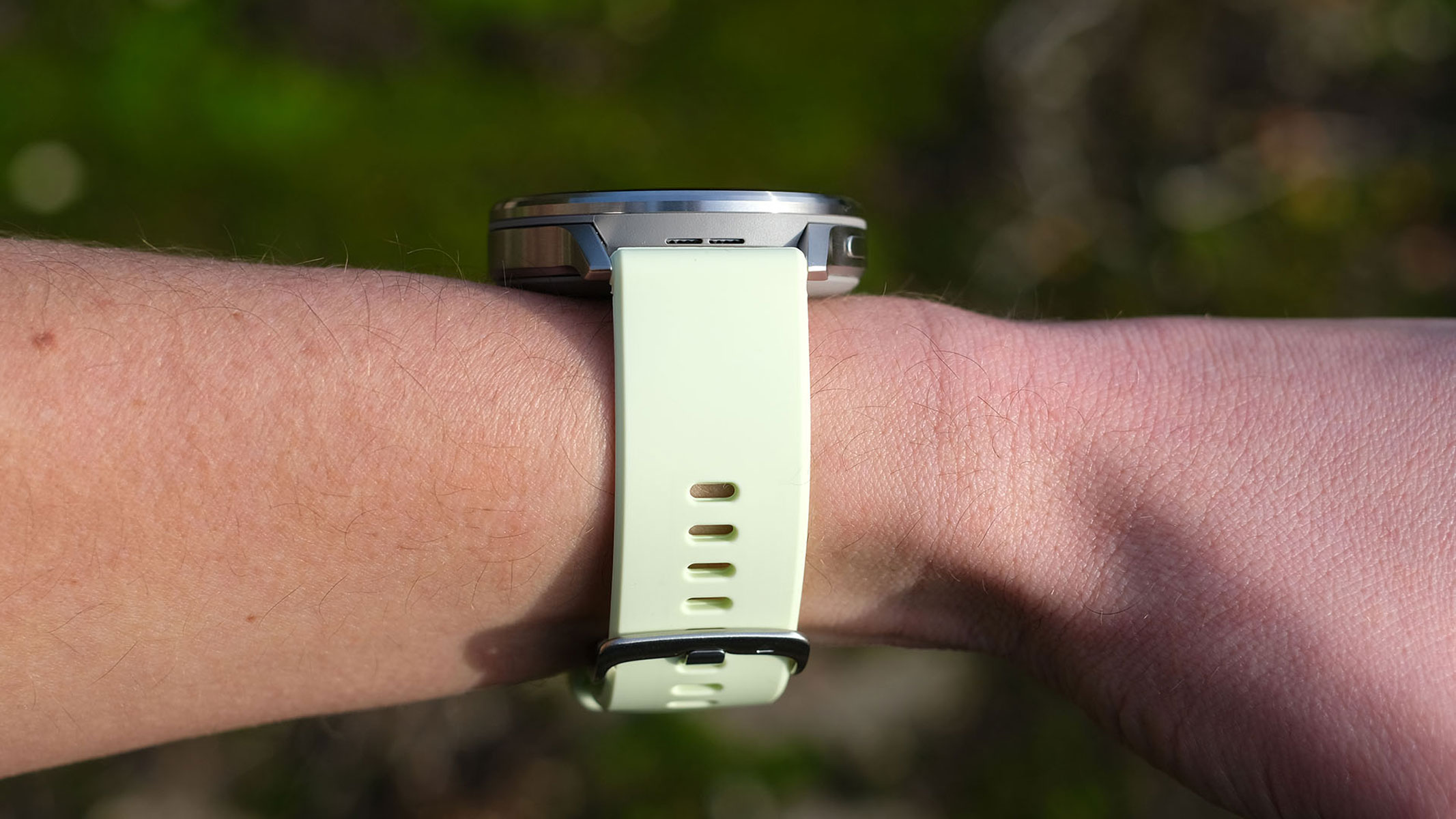 a close-up picture of our reviewer wearing the Garmin Venu 4 smartwatch