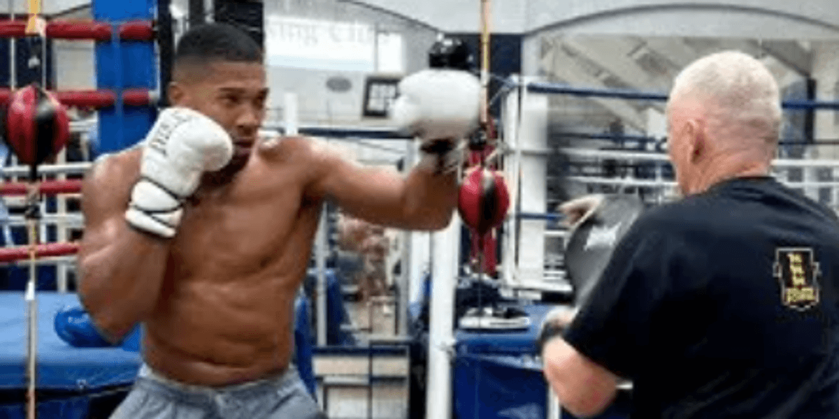 Anthony Joshua has emotional reunion with old coach Sean Murphy as British fighter returns to first ever gym boxing gym