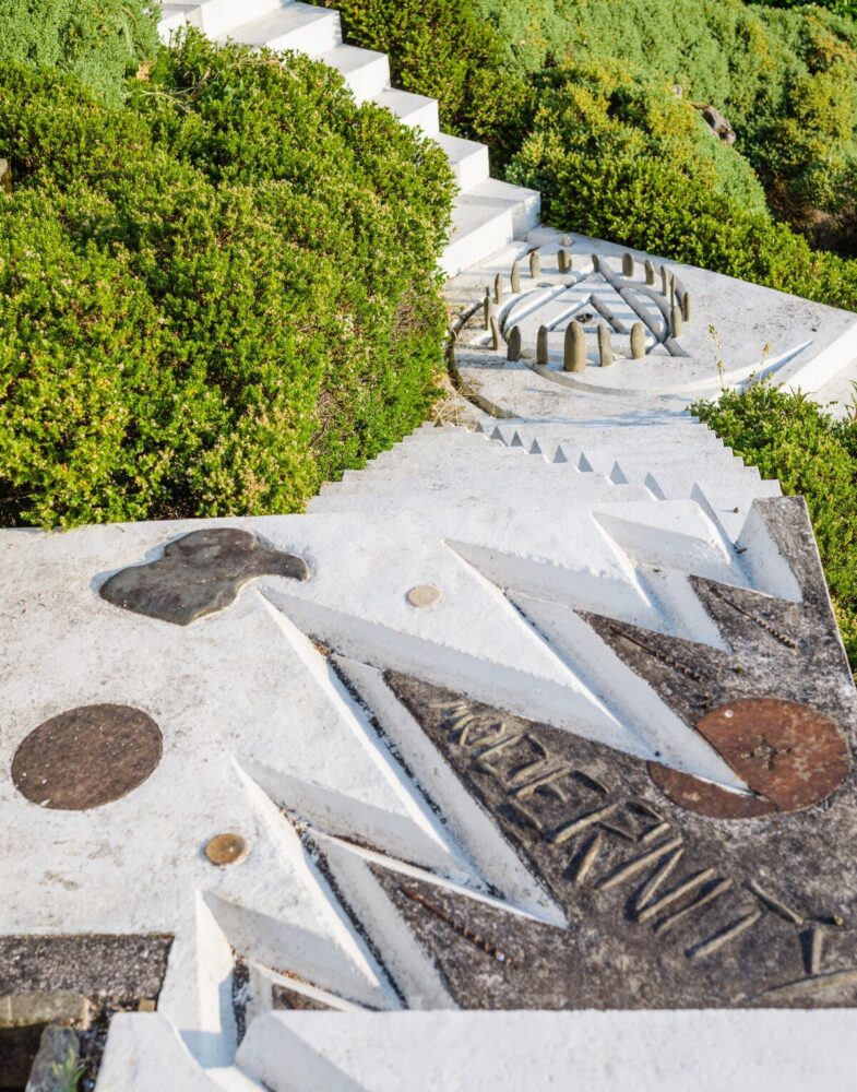 charles jencks’ garden of cosmic speculation translates science into shared experience - 3