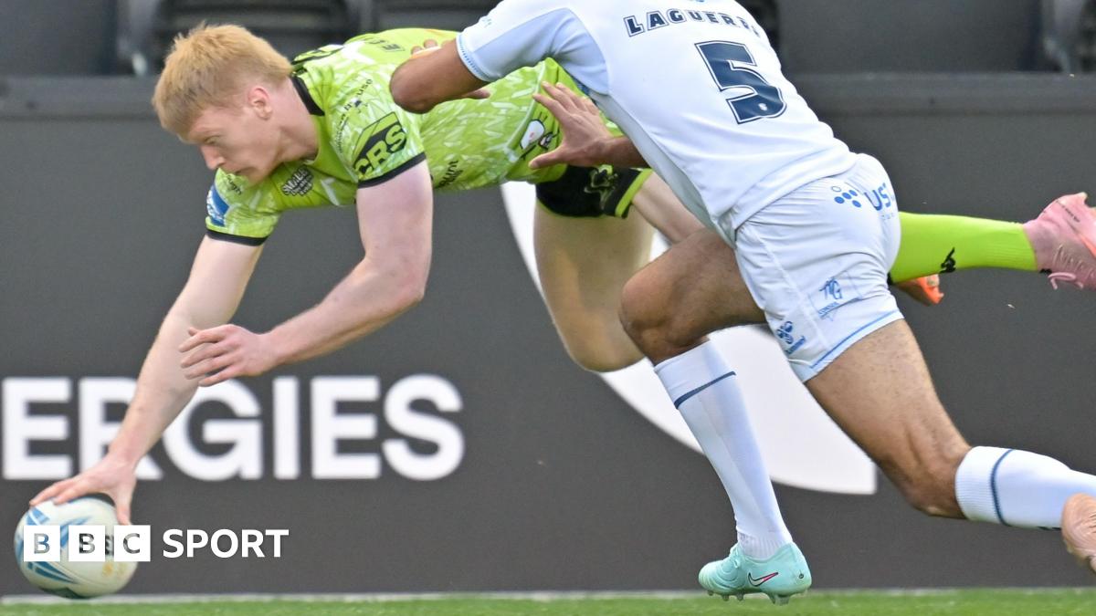 Zach Eckersley touches down in the right corner to score the first of his two tries and open the scoring for Wigan at Toulouse.