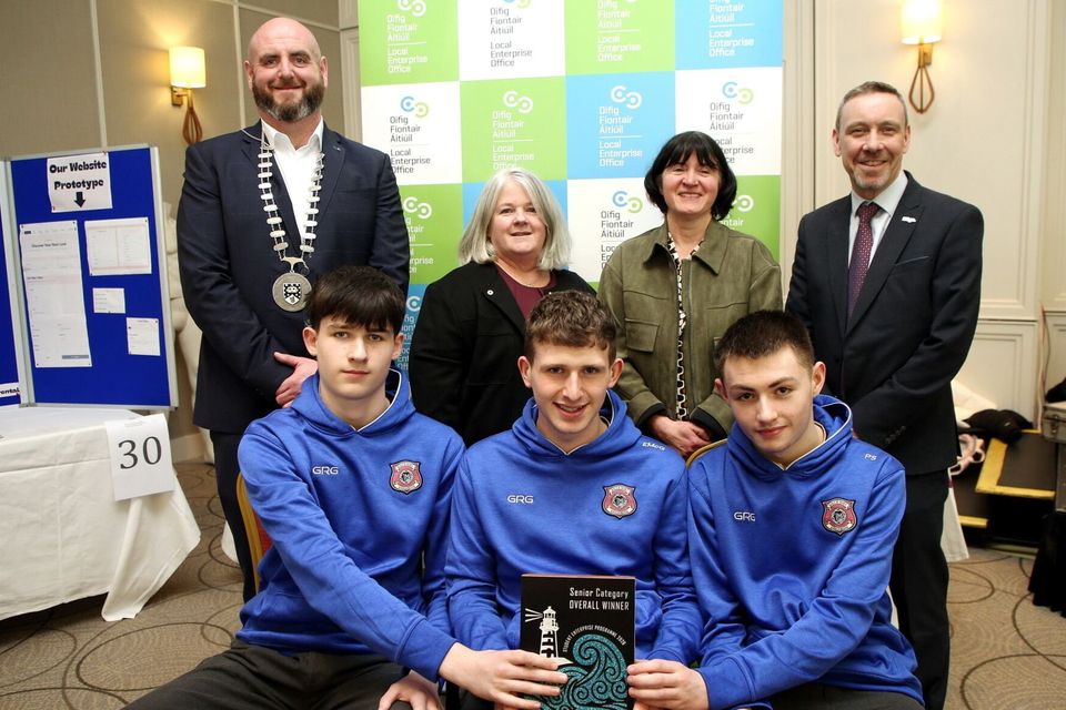 Senior overall winner: Coastal Calendars, Jesus and Mary, Enniscrone. Back Row, Mayor of Borough District of Sligo MD, Cllr Gino O’Boyle, Siobhan Kilcullen teacher, Martina Ryan and Head of Enterprise Liam Kiely, Sligo County Council
Front Row: Brandon Jordan, Eoghan Mc Guinness and Philip Somers.
