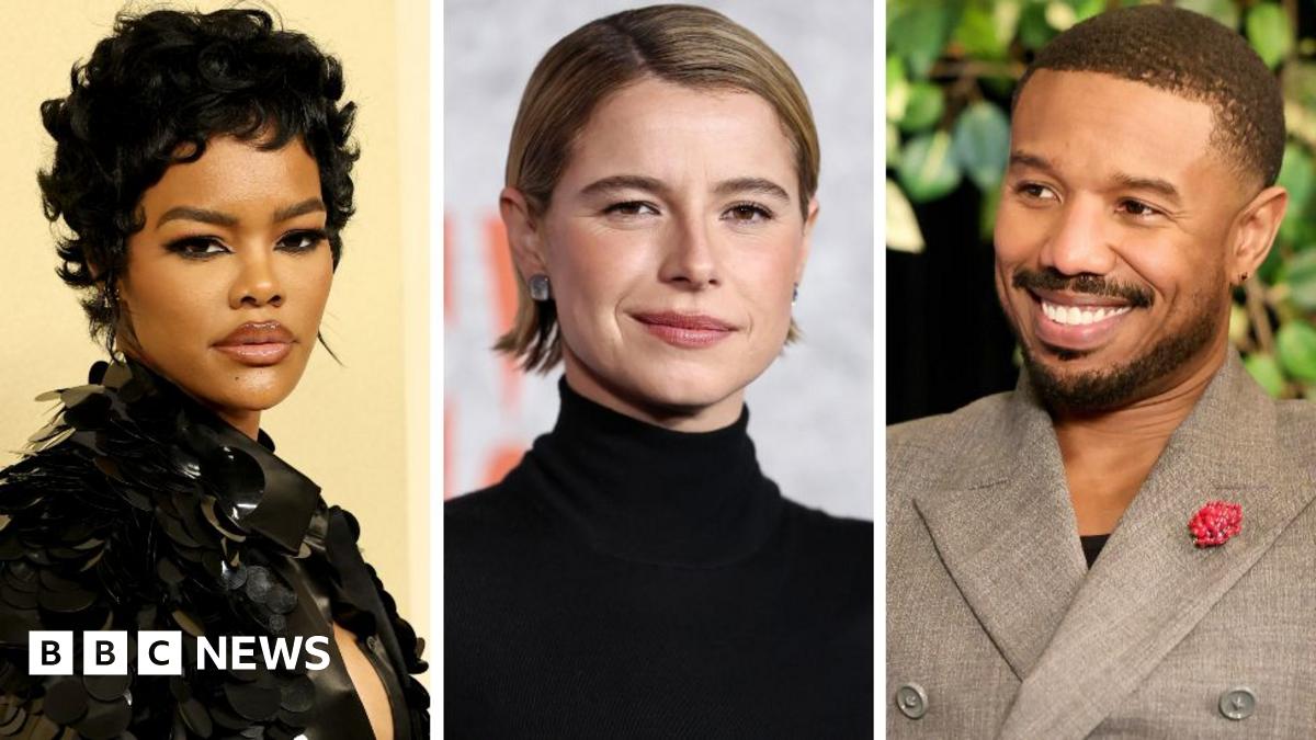 Jessie Buckley attends the "Hamnet" photocall at Shakespeare's Globe on December 17, 2025 in London, England.