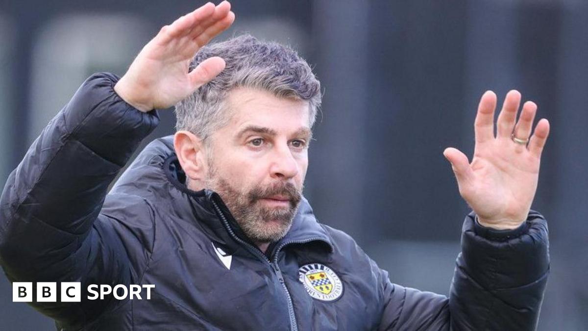 St Mirren manager Stephen Robinson
