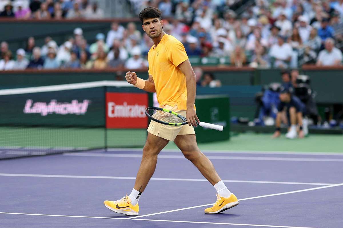 Carlos Alcaraz breezes through in Indian Wells as Novak Djokovic escapes