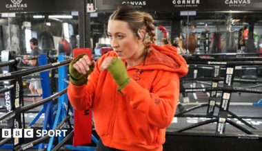 Stephen Smith (left) trains with Jade Jones (right)