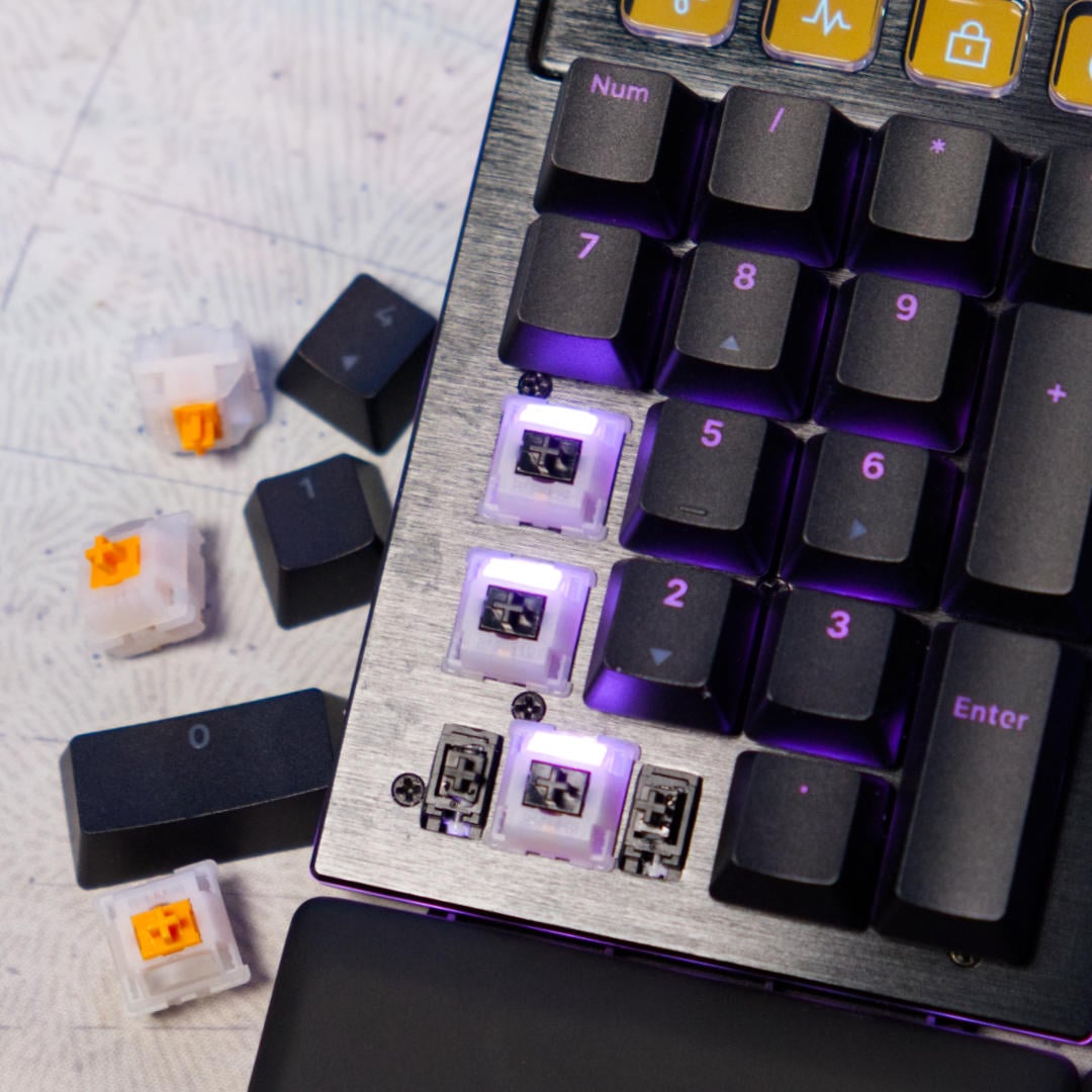 be quiet! orange Silent Linear mechanical switches outside of Dark Mount, black Silent Tactile switches inside Dark Mount.