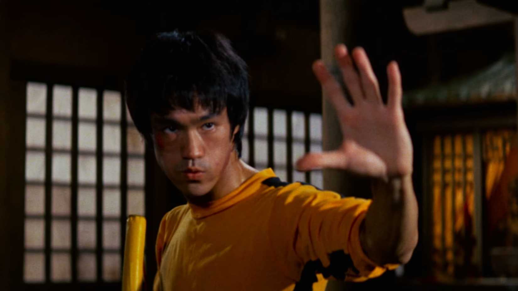 Bruce Lee holding nunchuks ready to fight Pasqual in Game of Death