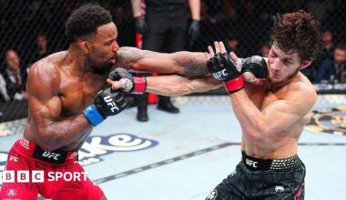 Lerone Murphy punches Moscar Evolev