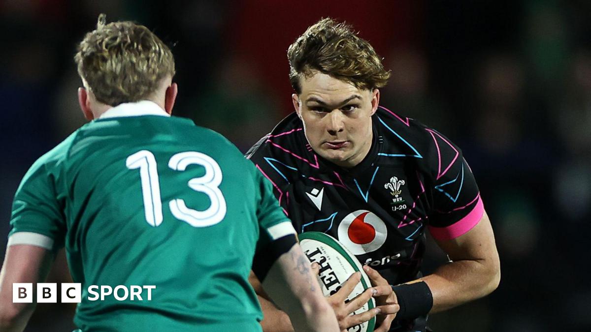Dom Kossuth carries the ball for Wales Under-20s against Ireland in Cork