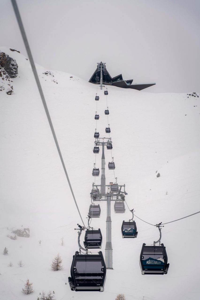 Cable car in the Asota Valley