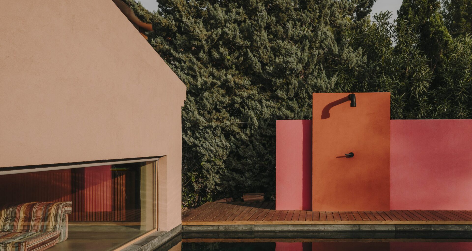 Holzrausch references Luis Barragán in Mallorcan holiday home