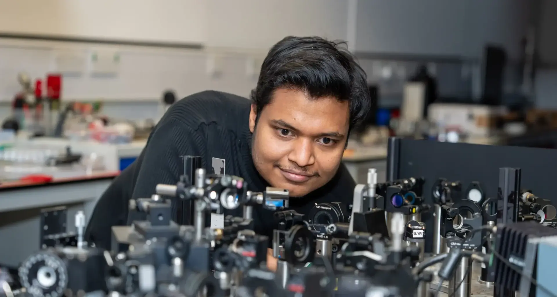 Cambridge scientists capture electrons leaping across solar materials in 18 femtoseconds