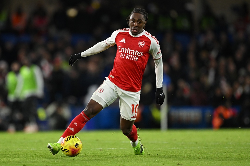 LONDON, ENGLAND: Eberechi Eze of Arsenal in action during the Premier League match between Chelsea and Arsenal at Stamford Bridge on November 30, 2...