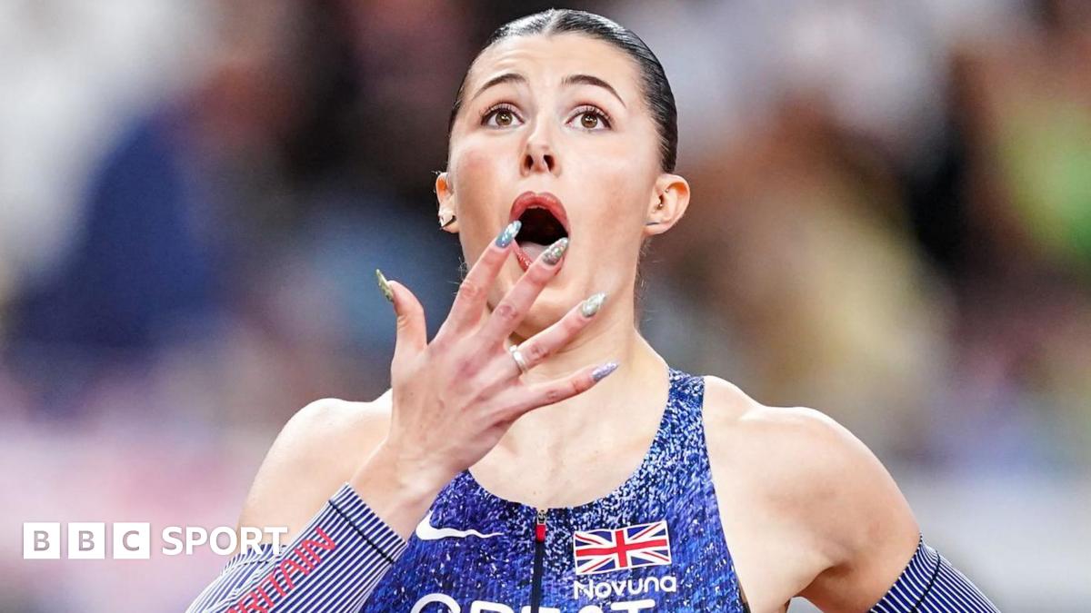 Amy Hunt reacts after crossing the line for 200m silver at the World Championships