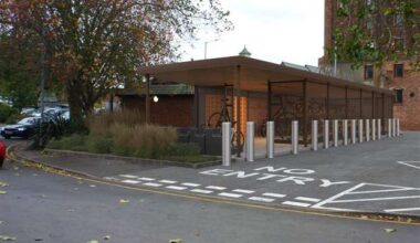 Council backs town centre cycle hub... only to reject its own proposal over fears of "conflict" between drivers and cyclists - Cycling News | Bike Reviews