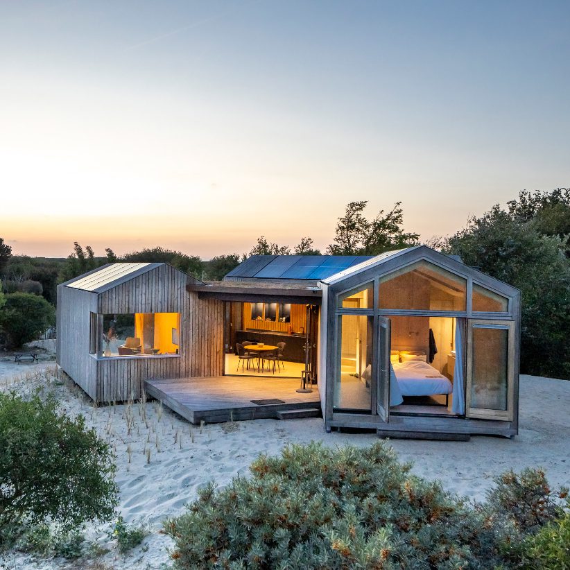 Woonpioniers builds a house that "moves with the dunes"