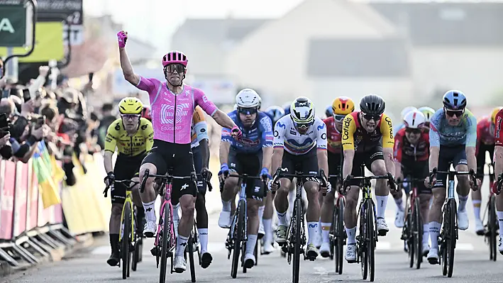 Dunbar caught by crash at Paris-Nice but dodges time loss