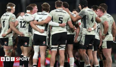 Wales players in a huddle during the 27-17 defeat by Ireland
