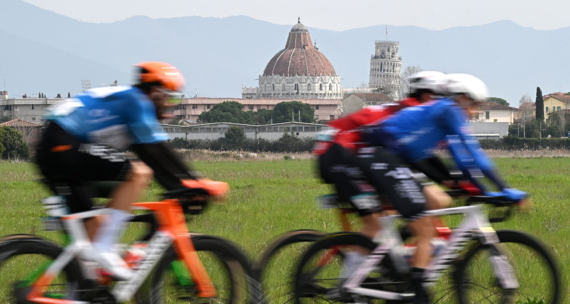 Tirreno-Adriatico stage 2 LIVE - Gravel climb to UNESCO World Heritage Site finish location on the menu for the riders