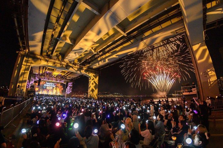 Some 6,000 fans attend SEVENTEEN's 'B-DAY PARTY: BURST Stage @Jamsu Bridge' concert, the first large-scale K-pop show on Jamsu Bridge across Seoul's Han River, May 25, 2025. Courtesy of Pledis Entertainment