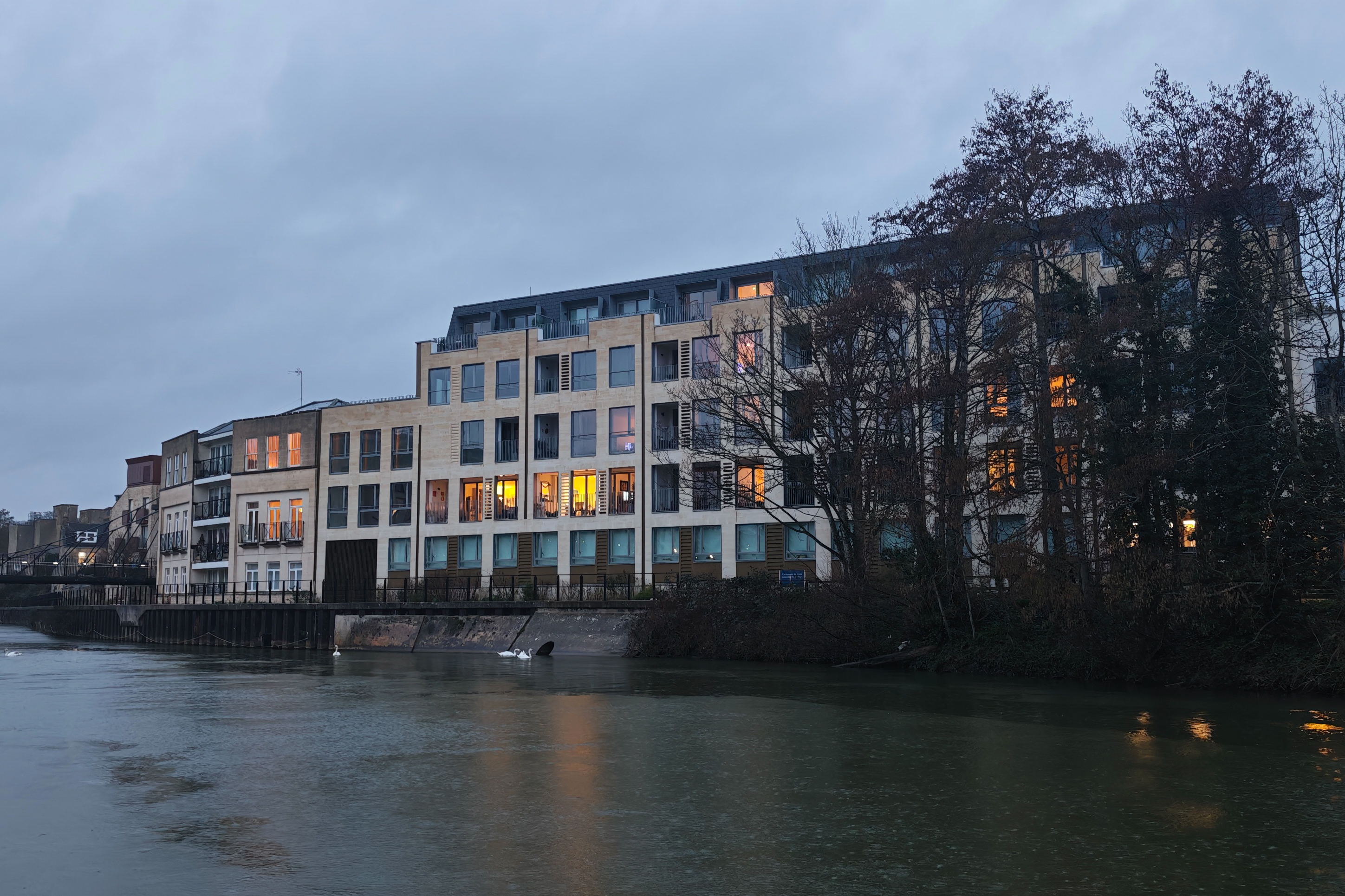 Leica Leitzphone vs Google Pixel 10 Pro XL comparison