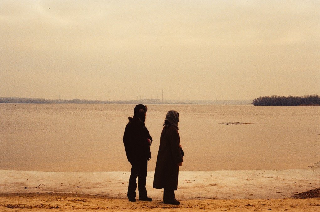 Sara and Hiroki stands on the bank of the Dnipro River. (Source: press office)