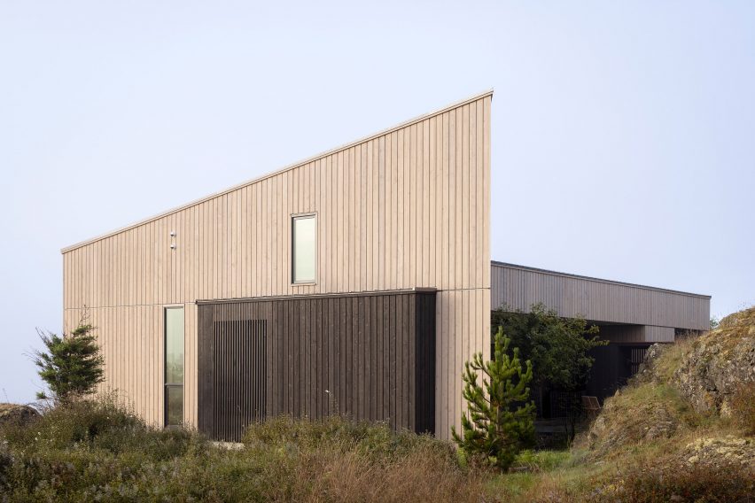 Exterior of False Bay house in Washington by Heliotrope