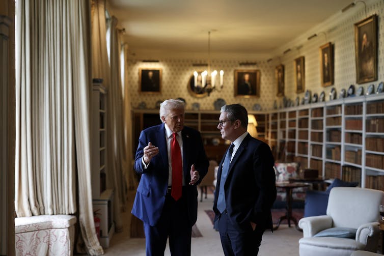 Donald Trump and Keir Starmer talking.