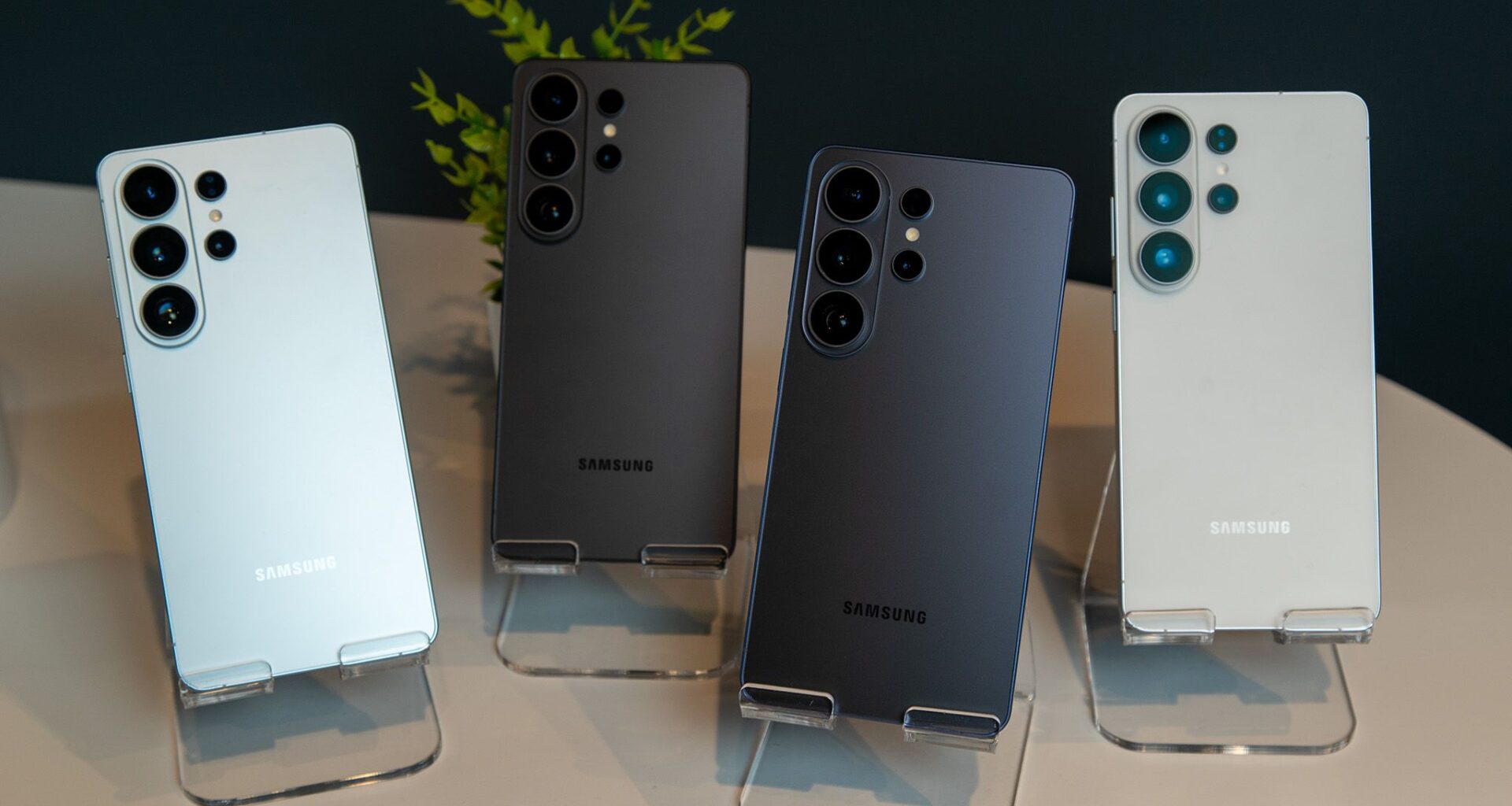 Best Buy is STILL selling the Galaxy S26 Ultra for just $399 with trade-in — plus get a $100 gift card, just for kicks