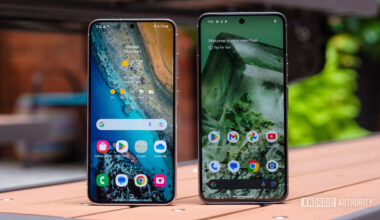 google pixel 8 vs samsung galaxy s23 displays