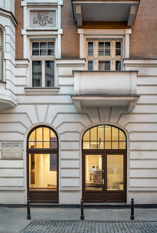 HOOD Café / Ponomarenko Volodymyr - Interior Photography, Door, Glass