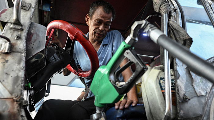 Oil-poor Asian countries push 4-day weeks and car pooling