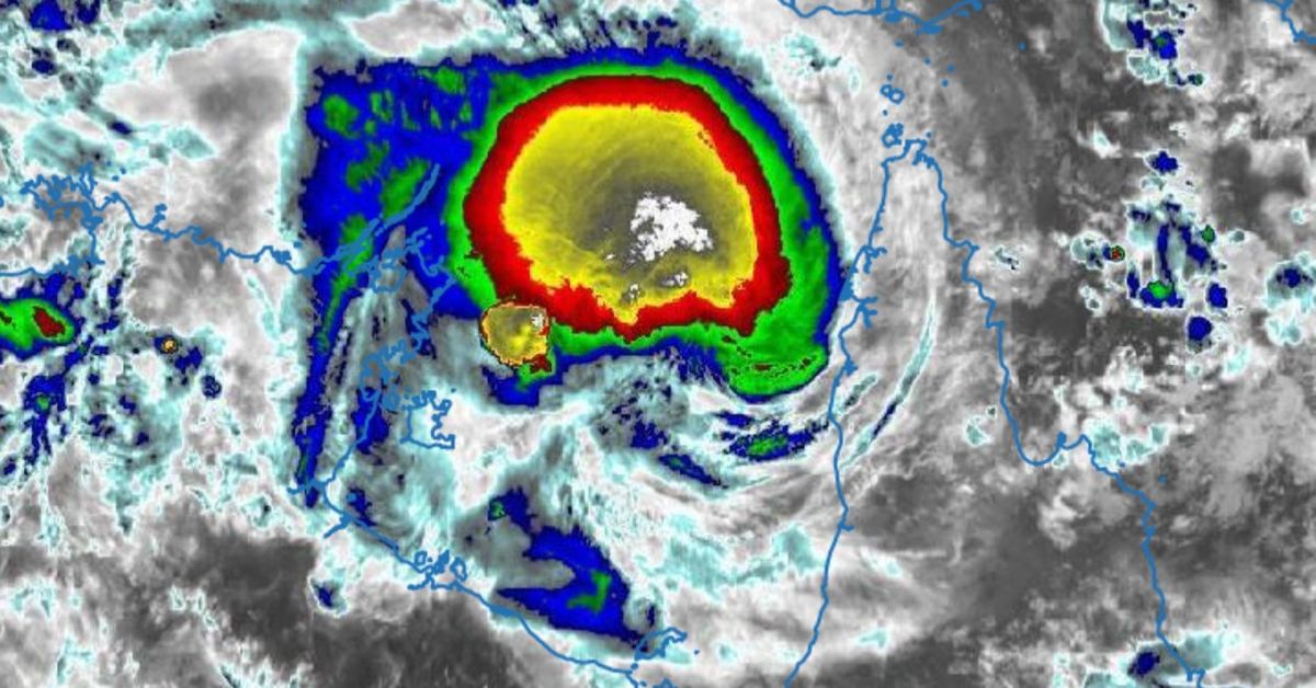 Narelle set to cross the NT coast as a severe tropical cyclone