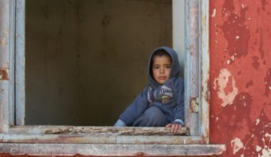 I asked 9 therapists what their clients in their 40s most regret. Almost all of them said the same thing and it had nothing to do with career or money