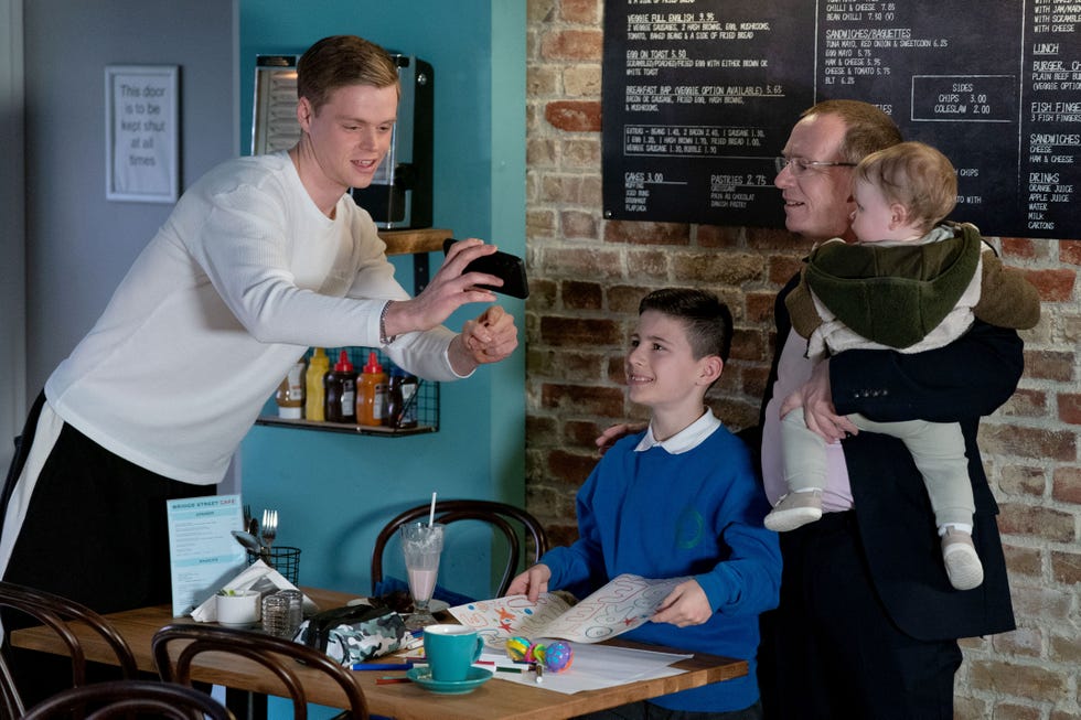 Ian Beale, Oscar, EastEnders ian beale, oscar, eastenders