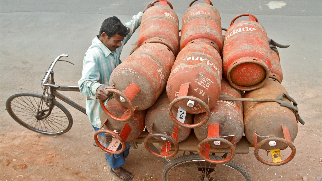 Fuel Shortage in India: Why India is pushing LPG users to switch to PNG | Explained in 5 points