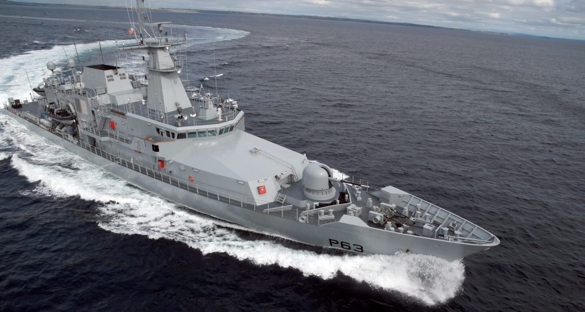 Britain and Ireland sign new defence agreement